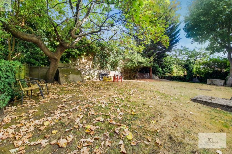 St. John's Villas, N19 3EE